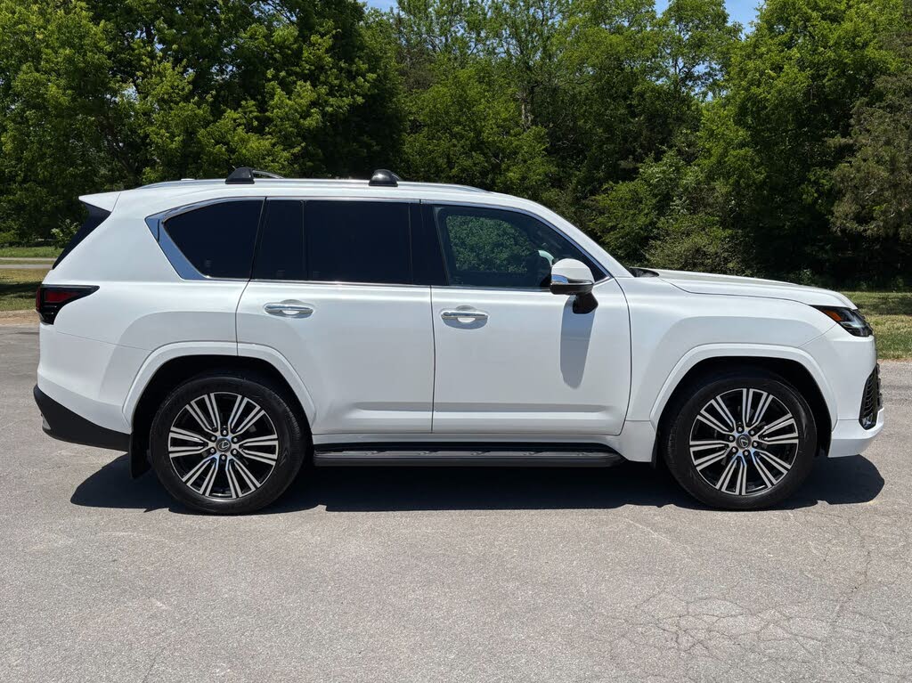 2025 Lexus LX 600 Luxury AWD - Image 4
