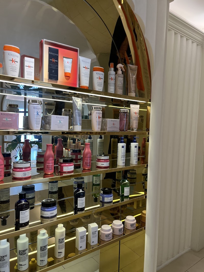Gloss Up Beauty Lounge — Salon for men and Women in Al ain - Image 2
