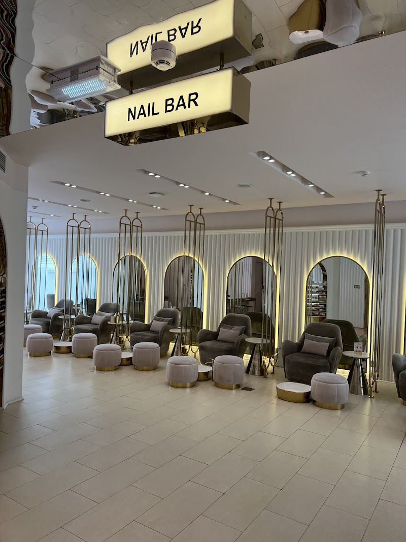 Gloss Up Beauty Lounge — Salon for men and Women in Al ain - Image 3