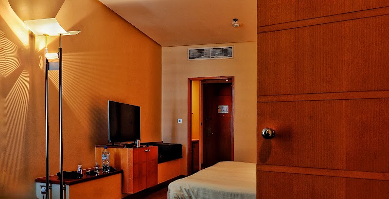 Tiger Building Al Qadesia — Commercial Property For Rent in Sharjah, Al Nahda - Image 2
