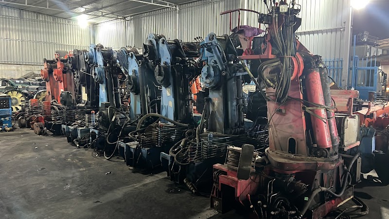 AL SHAMIKH USED CARS & SPARE PARTS TR. CO. L.L.C. — Trucks Heavy Vehicles in Sharjah, Al Nahda - Image 3