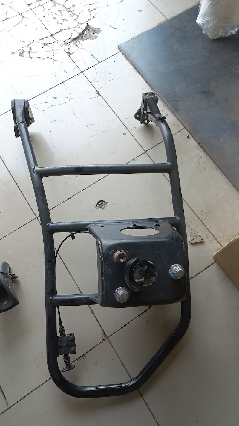 Al Falak New Auto Spare Parts L.L.C — Car Spare Parts in Sharjah, Al Nahdah - Image 2