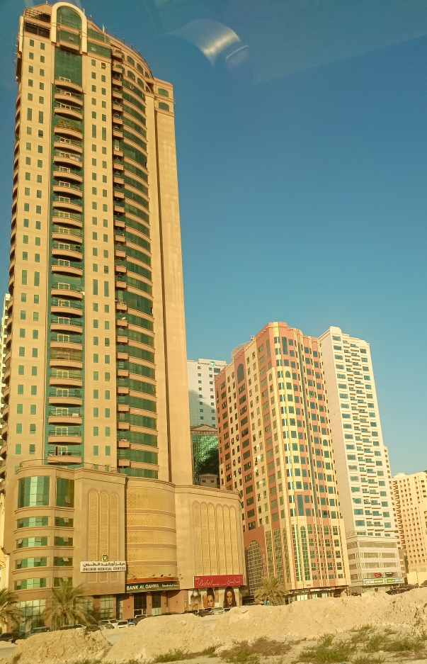 Al Khan Palace Tower — Apartments For Rent in Sharjah, Al Khan - Image 3