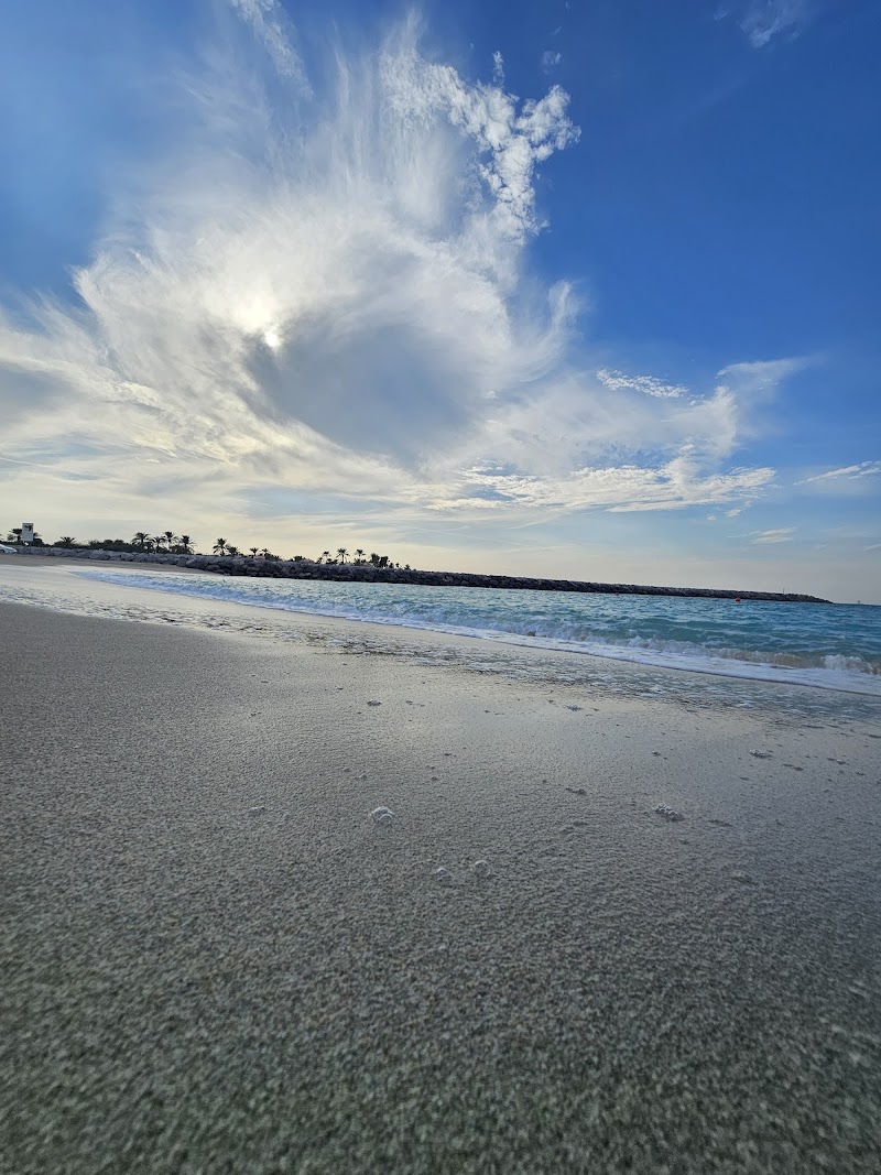 Al Khan Open Beach. — Cars in Sharjah, Al Khan - Image 2