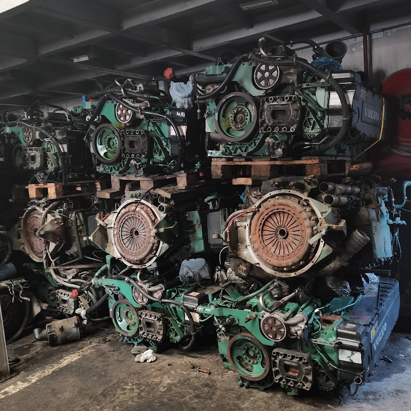 TRUCK PARTS — Motorbike Parts Accessories in Sharjah, Al Khan - Image 4